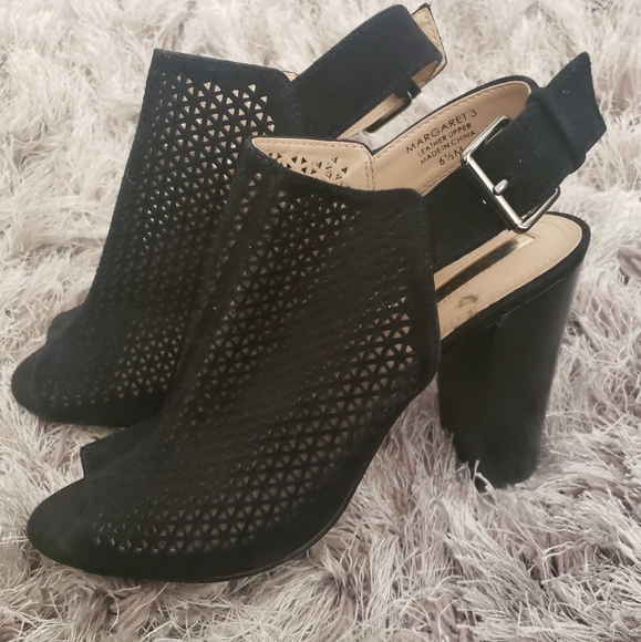 Tahari Margaret 3 Black Peep Toe Heels size 6.5 - Picture 3 of 5